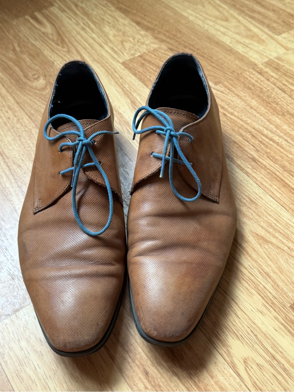 Classic Men’s Brown Leather Derby Shoes with Blue Laces